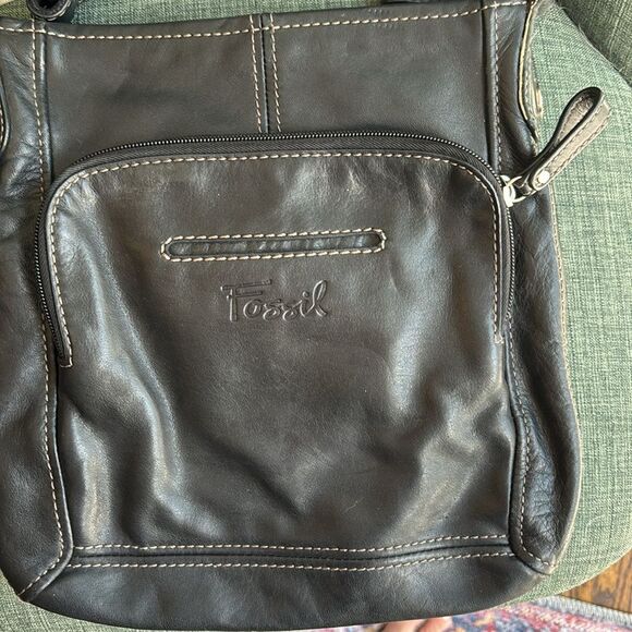 Fossil Vintage Black Leather Messenger crossbody shoulder Bag purse Classic EUC - Picture 2 of 12